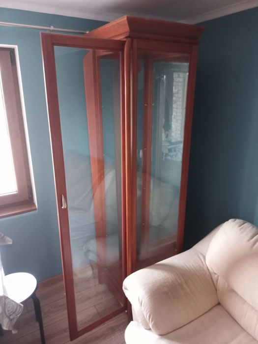 Продавам Витрина от масив.