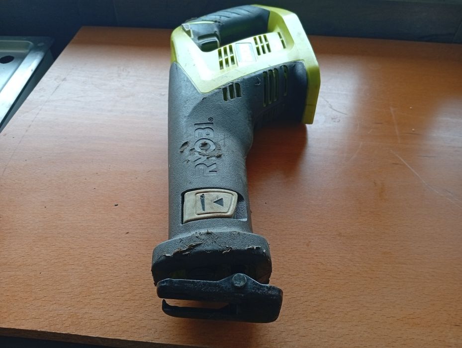 Ferăstrău sabie ryobi 18v