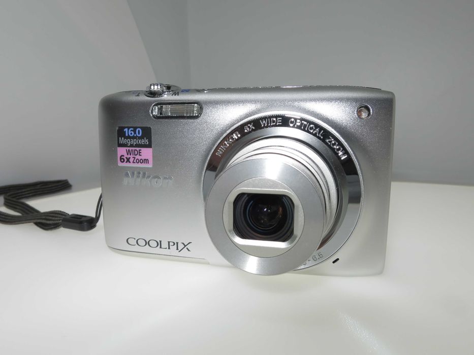 Nikon Coolpix S2700 компактен цифров фотоапарат камера отличен НОВ