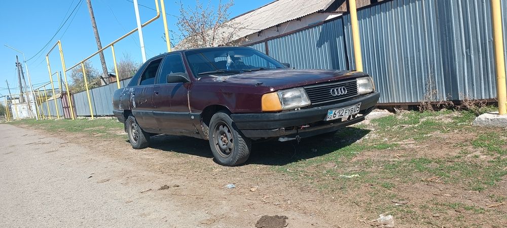 Машина Ауди 100 продается