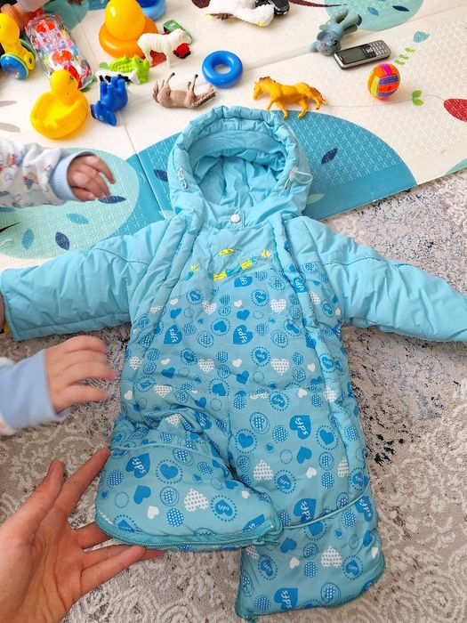 Продам зимний  детский комбинезон трансформер