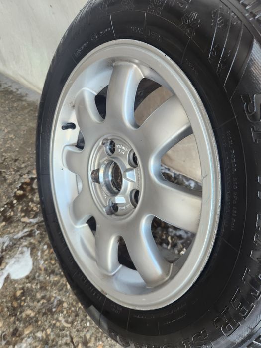Продавам комплект от 5 алуминиеви джанти и зимни гуми  15 цола от ауди