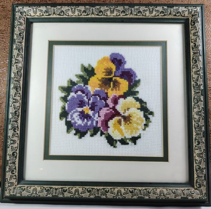 Картина вышивка в рамке