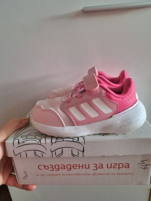 Маратонки Adidas номер 24