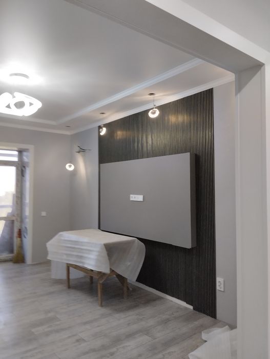 Поклейка обоев и галтелейей