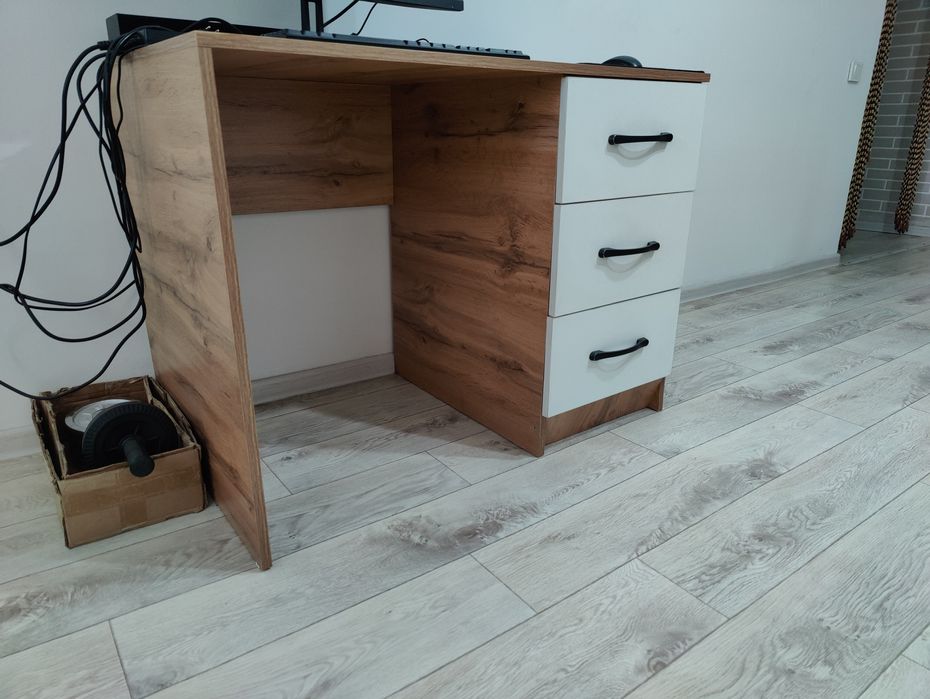 Продам рабочий стол.