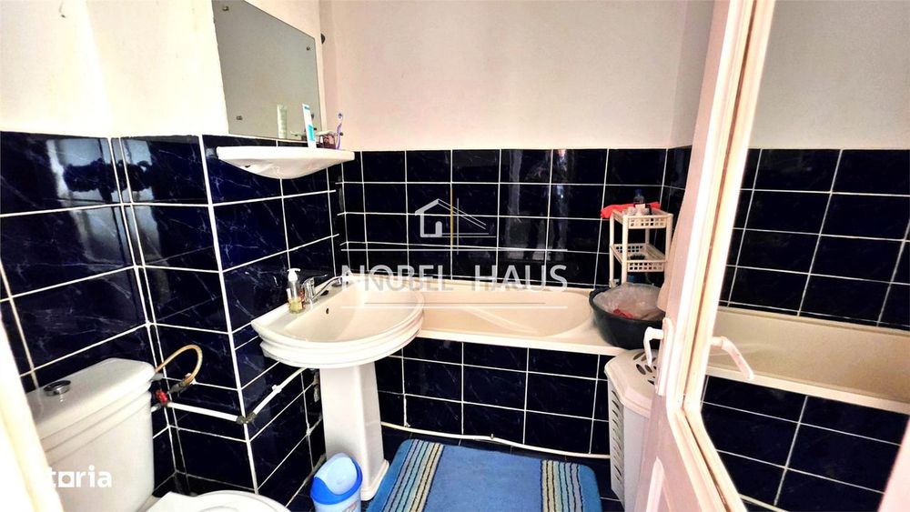 Apartament 3 camere, decomandat, etajul 4, zona Gura Leului