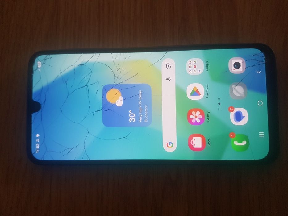 Vand samsung A16 fisurat