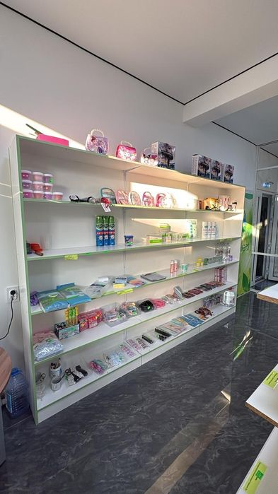 Продам Полки  хорошем состяни