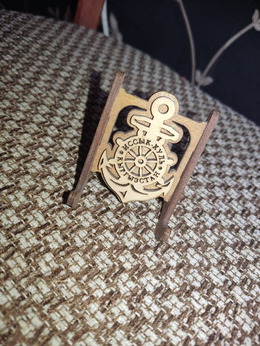 Подставка для телефона,ручная работа из чистого дерева