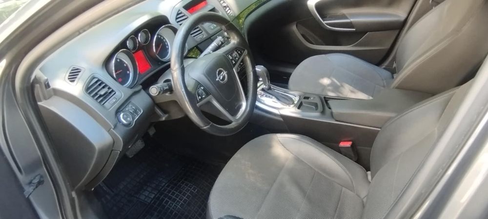 Продавам Опел Инсигния 2.0 cdti