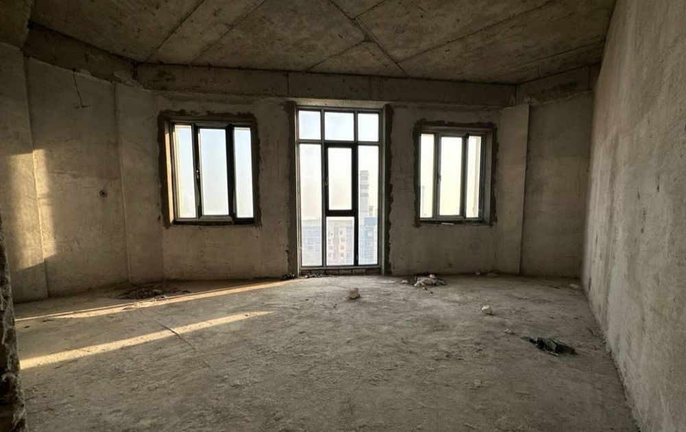 Продаётся квартира 3х комнатная коробка 114м² в ЖК в Яккасарайском р-н