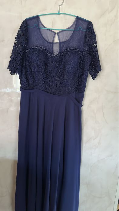 Официална рокля