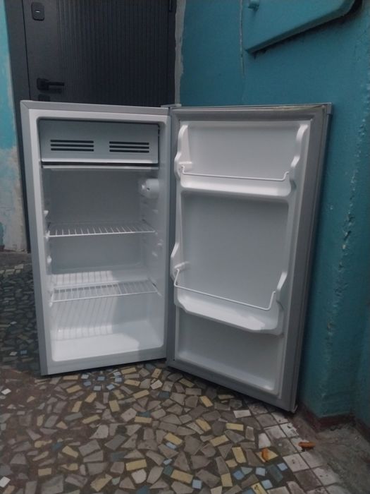 Мини холодильник  SNOWCAP в отличном состояние