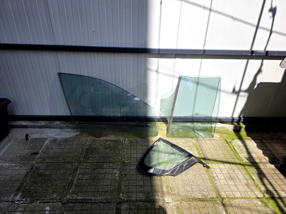 Части за бмв ф10 bmw f10 стопове, дръжки, машинки за прозорци, прозорци, водачи за прозорци и стъкла всичко отдясно цени по договаряне