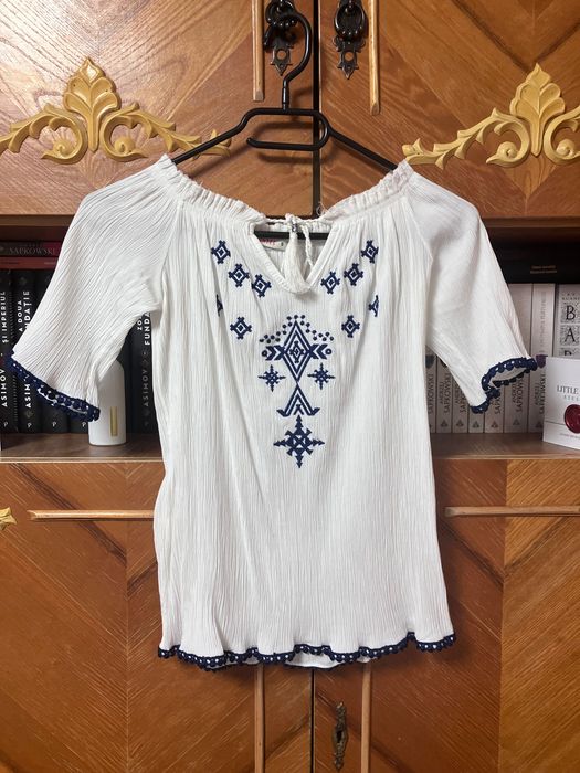 Bluza motive tradiționale