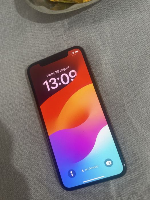 Vand Iphone 11 Pro  in stare foarte buna decat baterie trebuie schimbata dar el mai merge si cu bateria lui