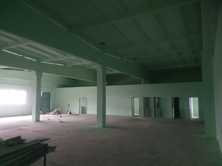 Здание сдается в аренду для производства и хранения.