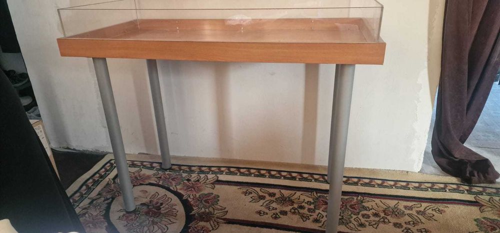 Витражный стол в хорошем состоянии