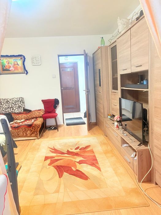 Vând garsoniera  mobilata și utilată