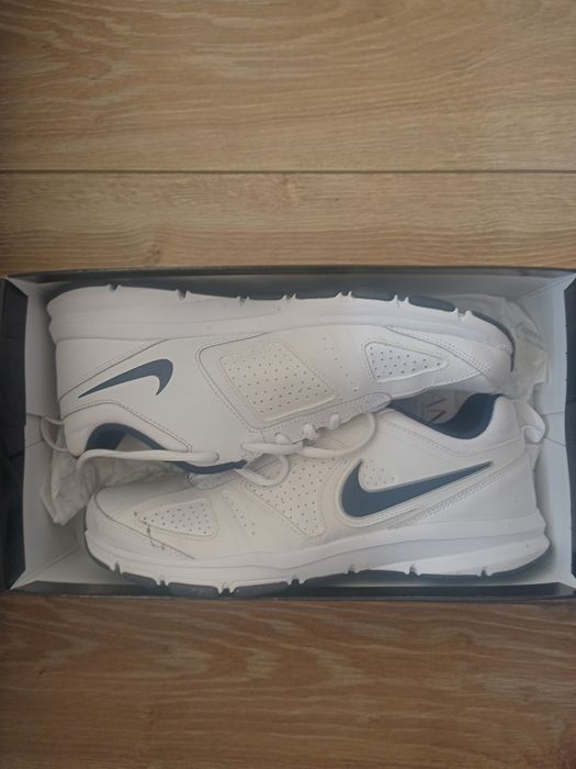 adidași Nike noi mărimea 44 modelul T- Lite- XI