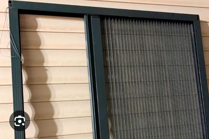 Москитные сетки оконные дверные.