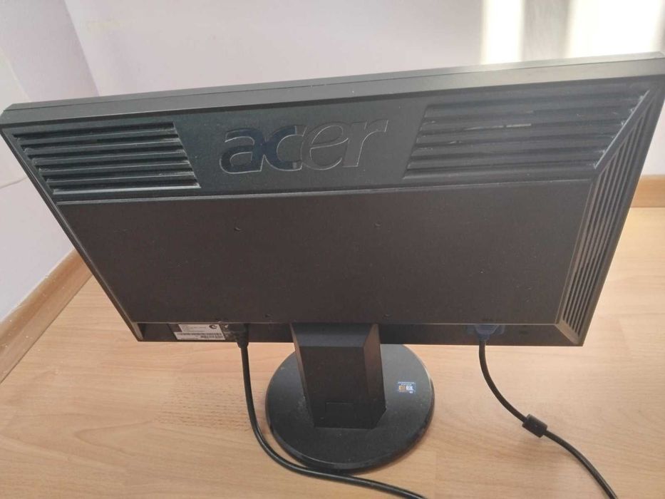 Продавам Монитор