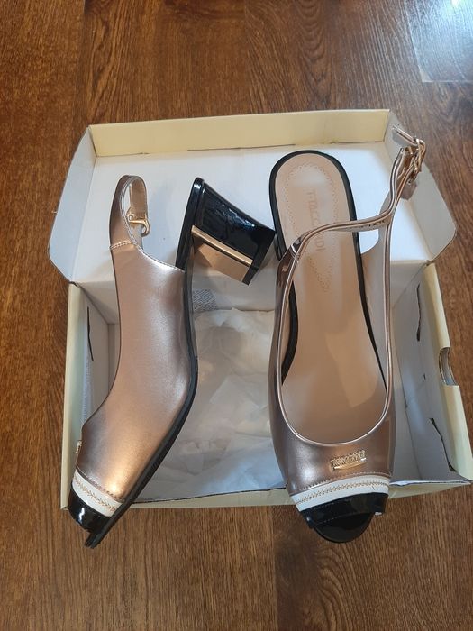 Босоножки Kari. Размер 40. Новые. Подходят на вечер.