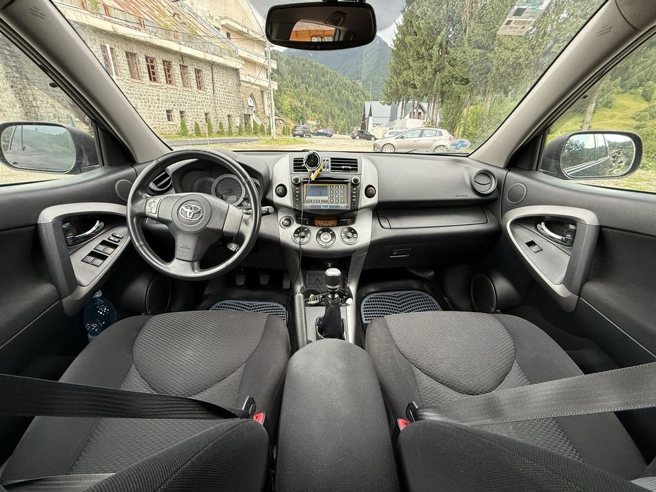 Vând Toyota RAV4 2.2 D-4D