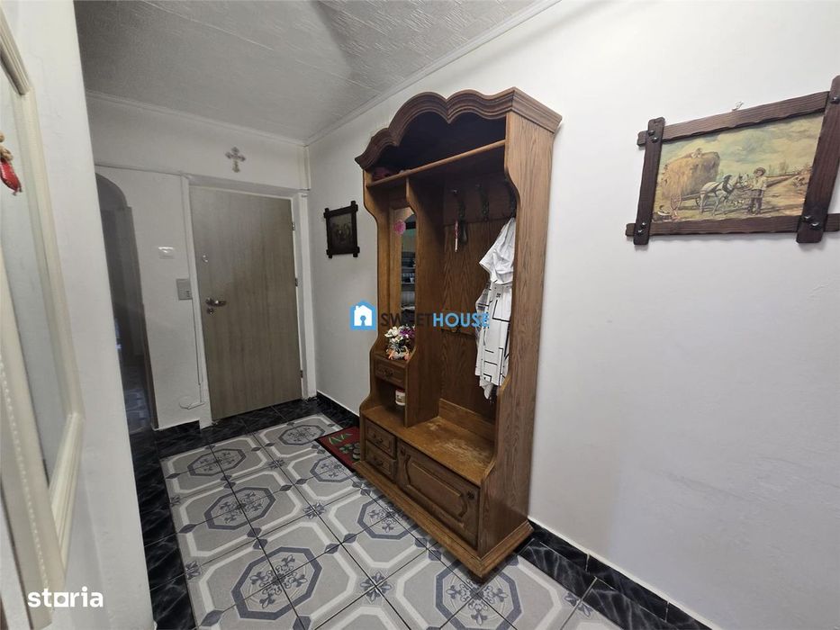 Apartament cu patru camere zona 1 decembrie