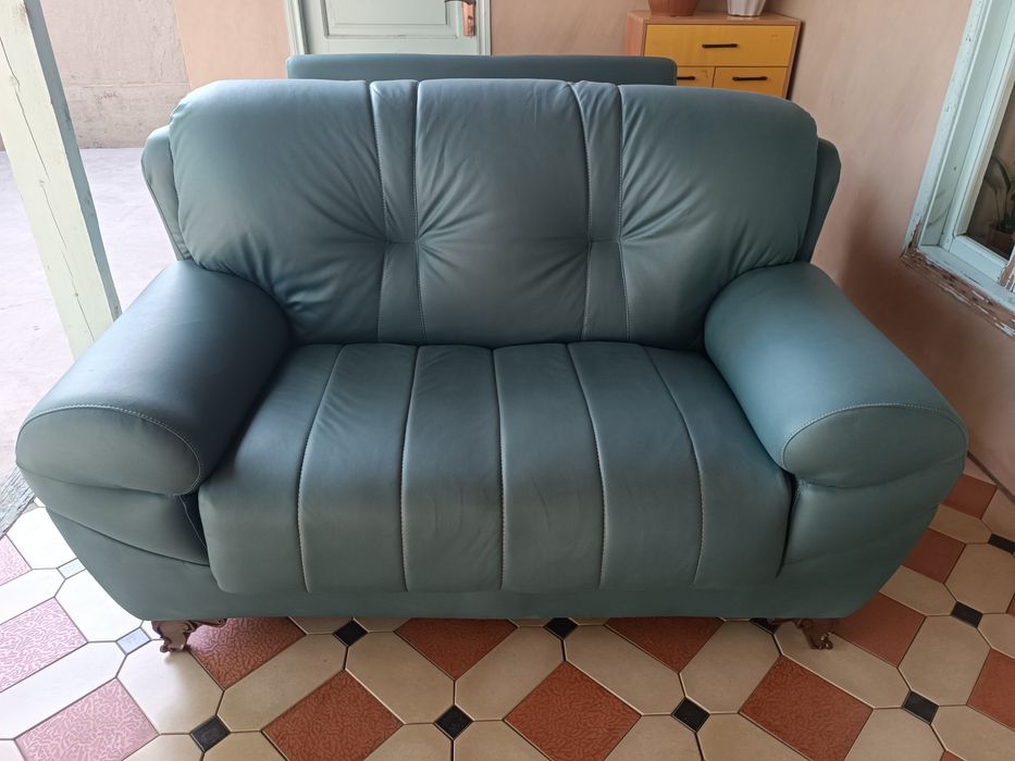 Divan kreslo sotiladi