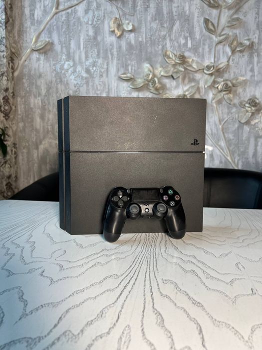 Playstation 4 
1ta jostiki bor 
Ichida oyinlari bor 
Ochilmagan qizimi