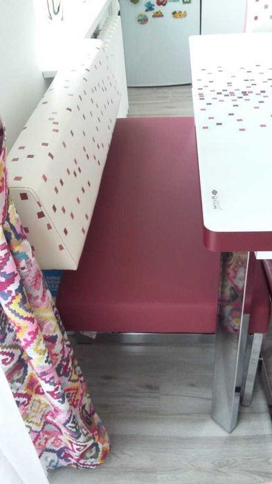 Кухонный стол и стулья