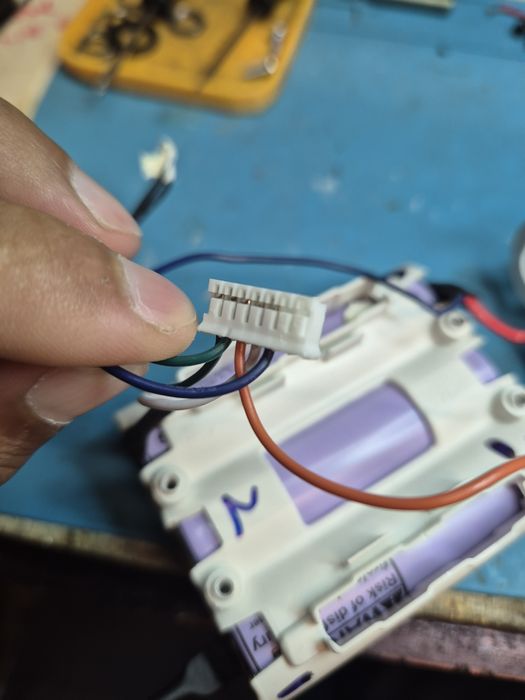 Aspiratoare verticale, inlocuire acumulatori si BMS