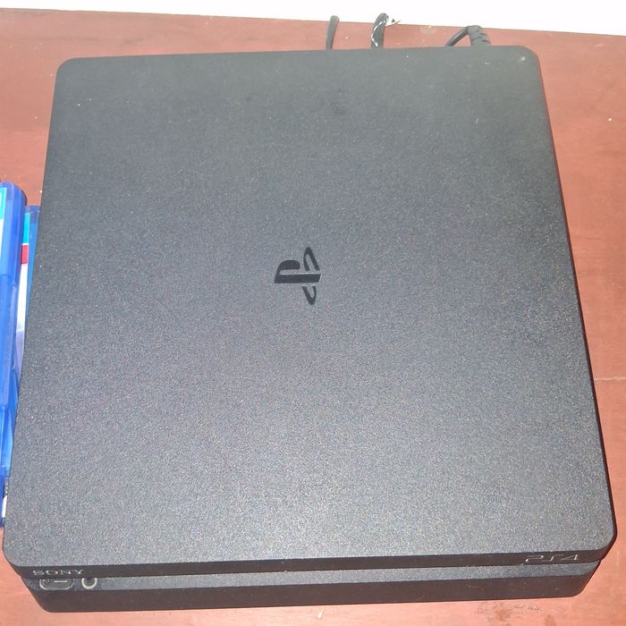 Ps4 în stare buna  și la schimb
