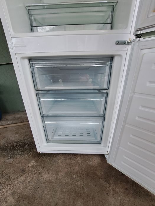 Combină frigorifică Sharp