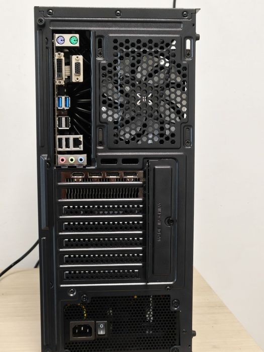 Компютър Xeon E3-1270 v6 / Vega 64 8GB / 20GB DDR4 / SSD 480GB + HDD 500GB