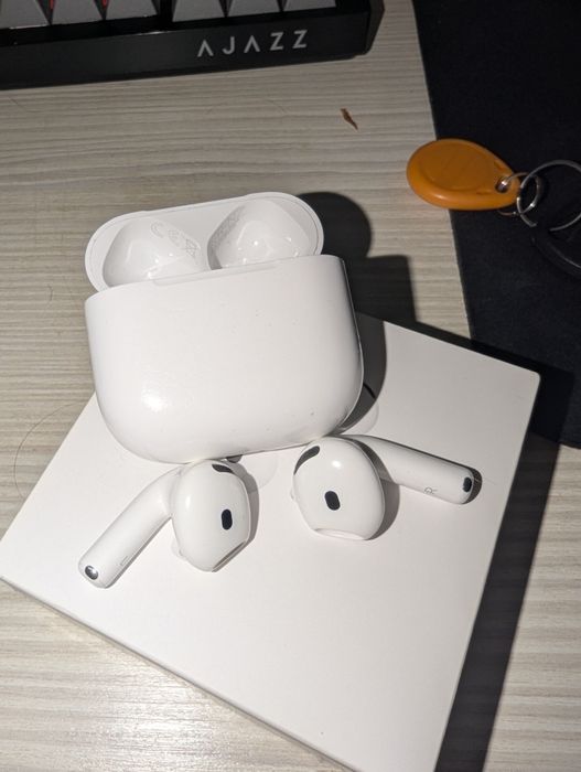 Airpods 4 ANC (Active Noise-Cancelling)