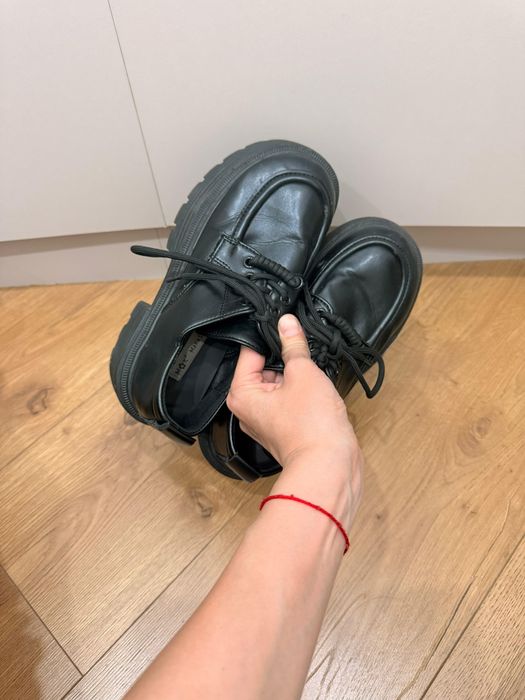 Продам Обувь 36/37 ботинки , босоножки