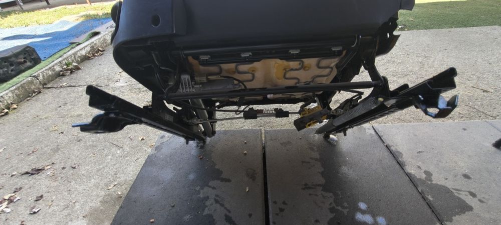 Set Scaune Față BMW Seria 5 E60 / E61 – Piele Neagră (Semi-Electrice)