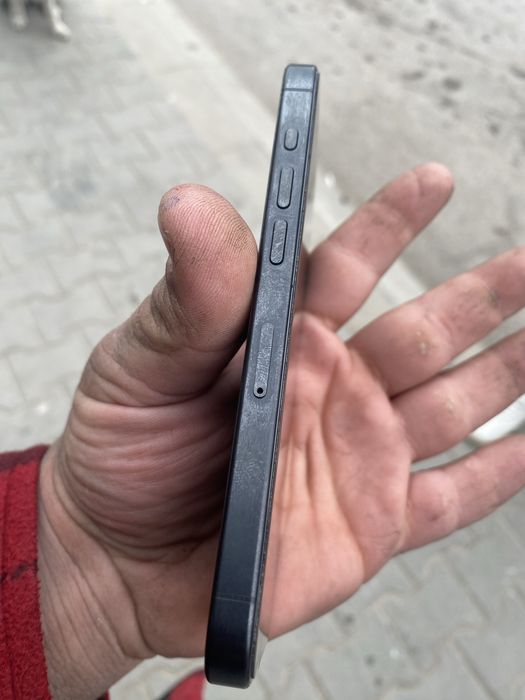 Продавам iPhone 15 pro на части