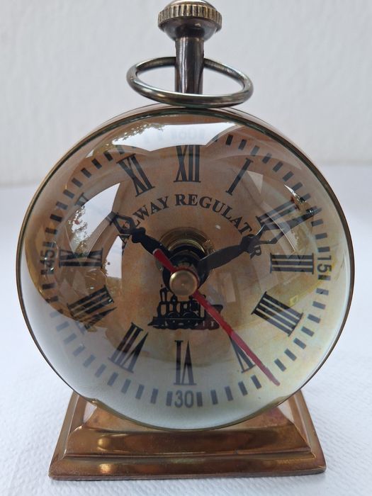 Часовник настолен бронзов с ретро дизайн 





Настолен бронзов часовн