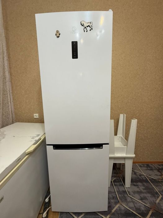 Продам холодильник Indesit