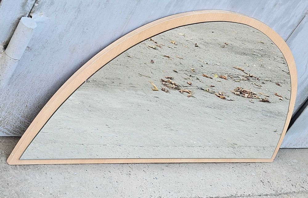 Зеркало  105*50 полукруглое.  Район 1000 мелочей