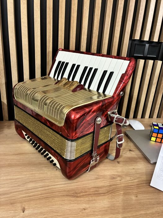 Acordoeon Hohner cu 40 de basi