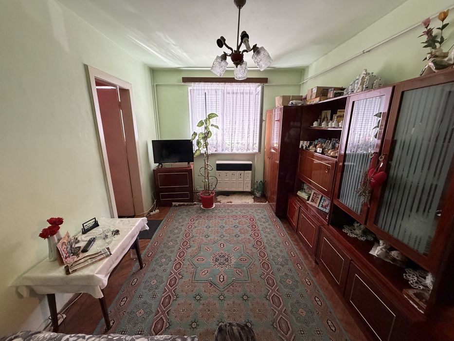 Apartament 3 camere de vanzare — fotografia 1