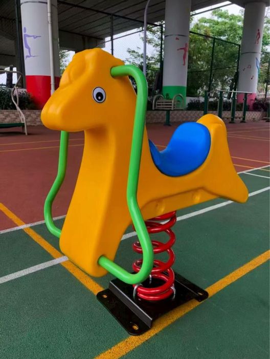 Игровые лошадки на пружине