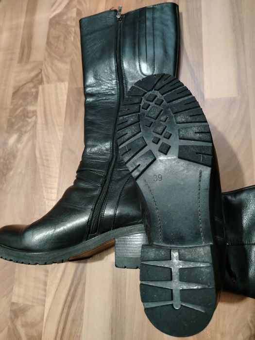 Кожаные ботинки (3 пары)  р.37, р.38 и кожаные сапоги (2 пары) р. 39
