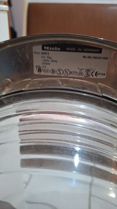 Продавам пералня Miele