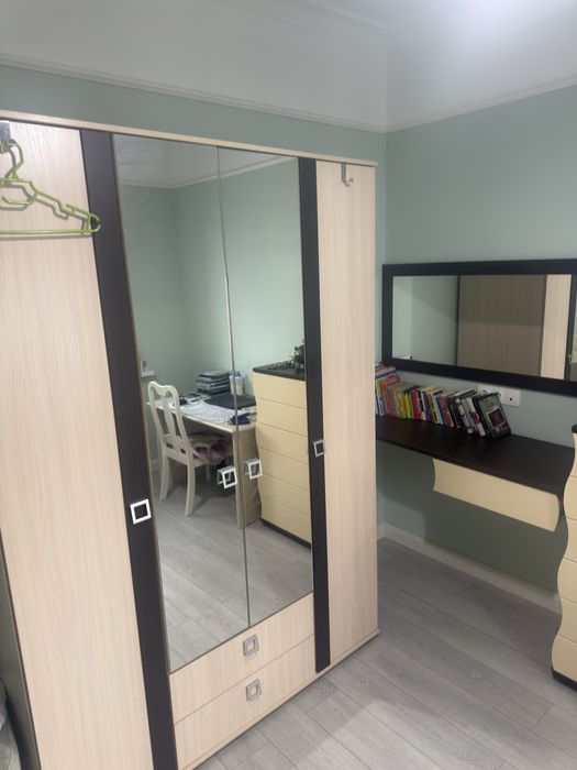 Продается шкаф, консоль, зеркало б/у